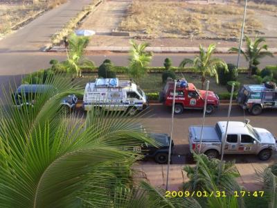 15-bamako-hotel-elotti-parkolo-ablakunkbol.jpg